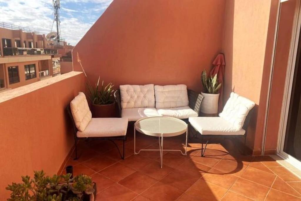 Sunny Terrace & Comfy Beds In Marrakech Apartment Маракеш Екстериор снимка